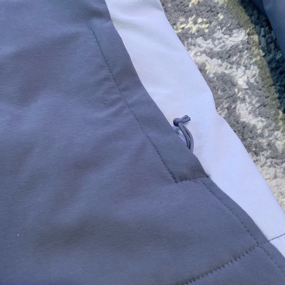 Like new The North Face women’s lined jacket size small - Picture 4 of 11